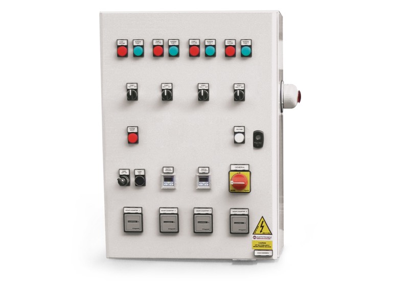 Appareil électrique de commande pour centrales de vide de sécurité avec quatre pompes